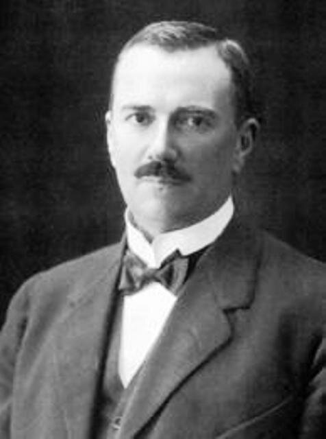 Эрик Адольф фон Виллебранд (1870-1949). Финский врач, в 1926 описавший болезнь, названную позже его именем. Болезнь связана с нехваткой одного из белков свёртывающей системы крови, и проявляется повышенной кровоточивостью.